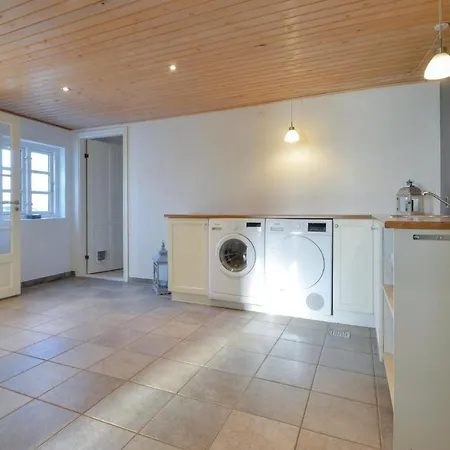 Five-bedroom Holiday In Semesterbostad
