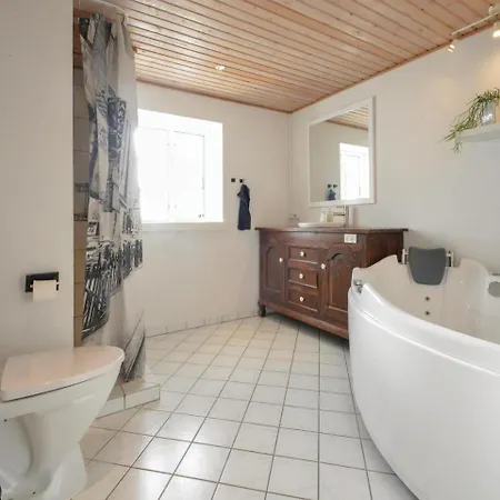 Five-bedroom Holiday In Thyholm