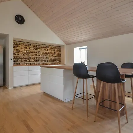 Five-bedroom Holiday In Thyholm