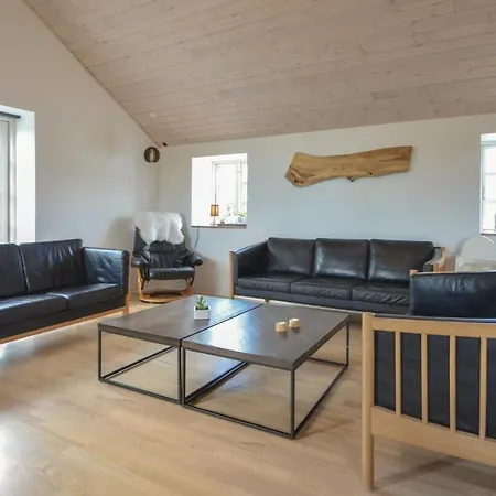 Semesterbostad Five-bedroom Holiday In