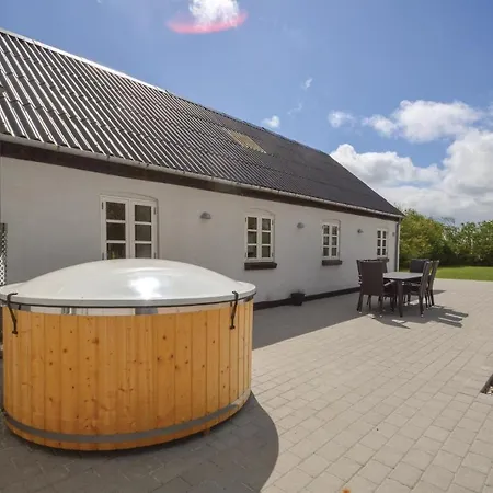 Five-bedroom Holiday In