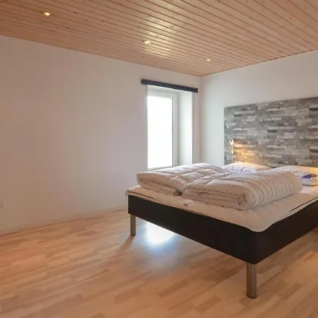 Five-bedroom Holiday In Semesterbostad Thyholm