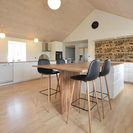 Five-bedroom Holiday In