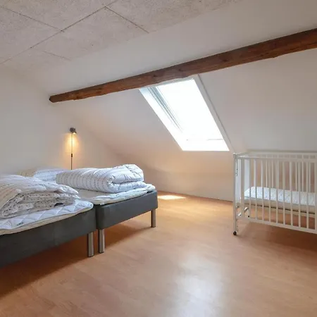 Semesterbostad Five-bedroom Holiday In