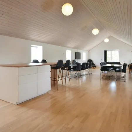 Five-bedroom Holiday In Semesterbostad Thyholm