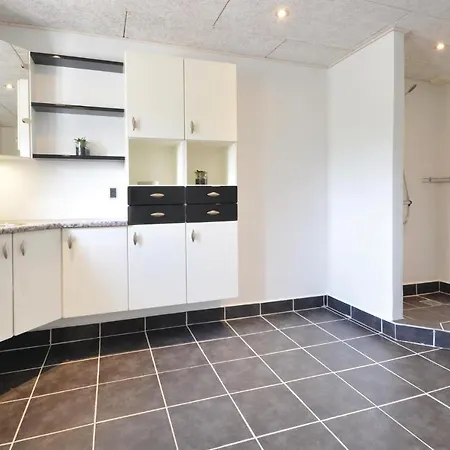 Five-bedroom Holiday In Thyholm