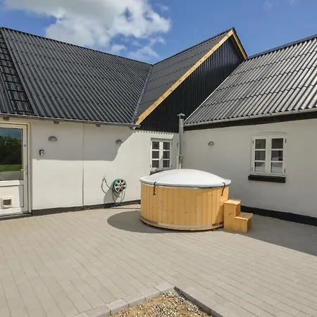 Five-bedroom Holiday In * Thyholm